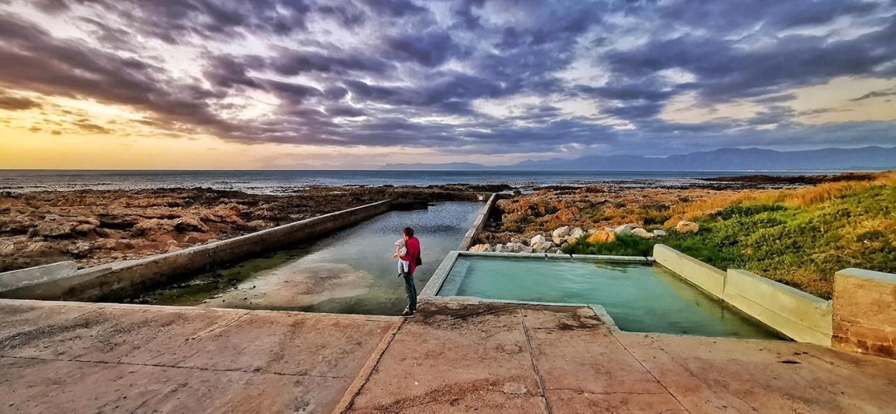 Ons C-Huis - Gansbaai Seafront Accommodation, Back-Up Power Bagian luar foto